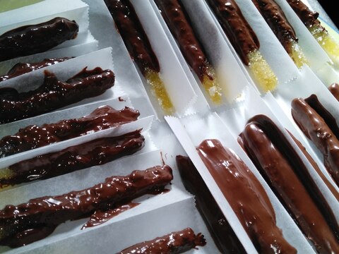 土佐文旦(とさぶんたん)のほろ苦ピールチョコ